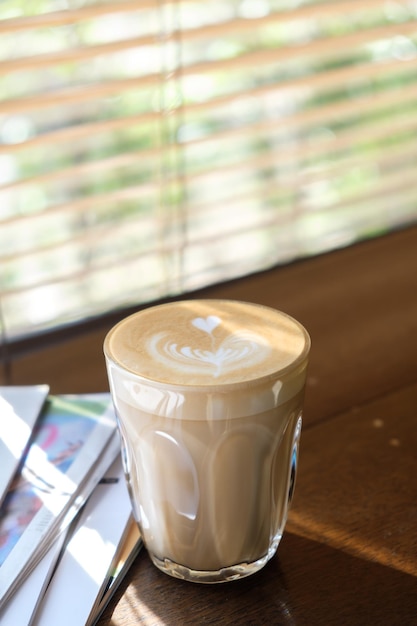 Foto prossimo piano del caffè sul tavolo