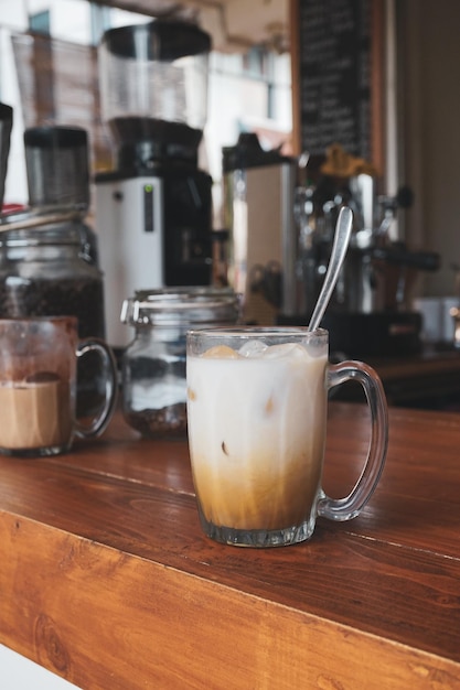 Foto prossimo piano del caffè sul tavolo