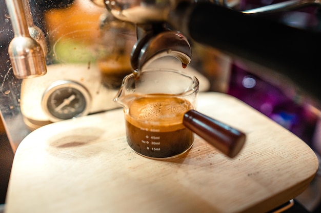 Foto prossimo piano del caffè sul tavolo