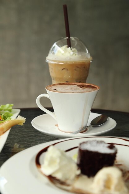 Foto prossimo piano del caffè sul tavolo