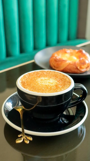 Foto prossimo piano del caffè sul tavolo