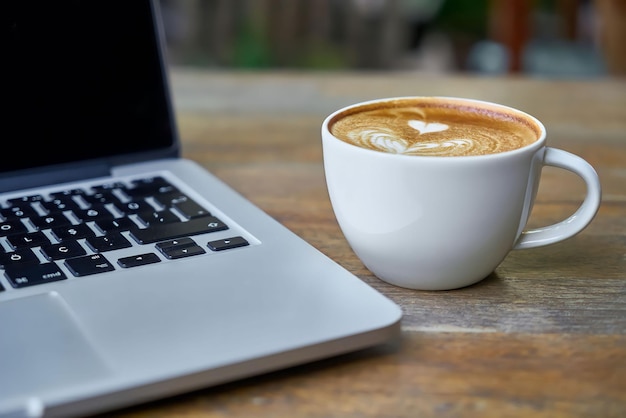 Foto prossimo piano del caffè sul tavolo