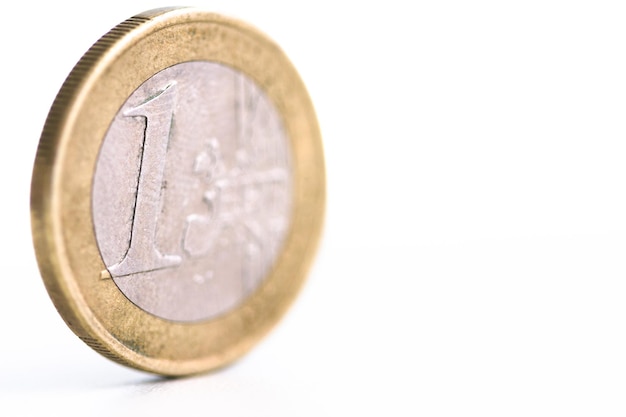 Photo close-up of coin against white background