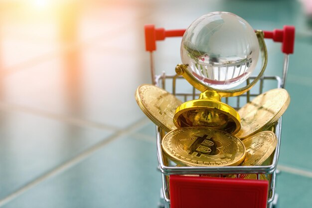 Photo close-up of coins in shopping cart