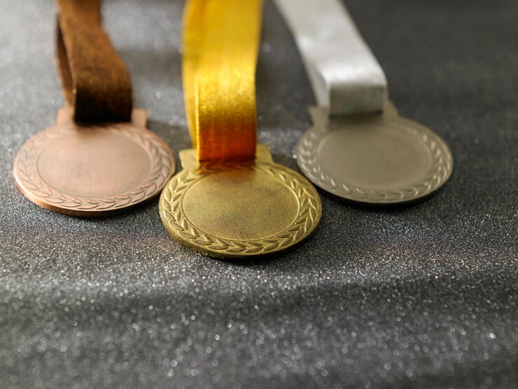 Photo close-up of coins on table