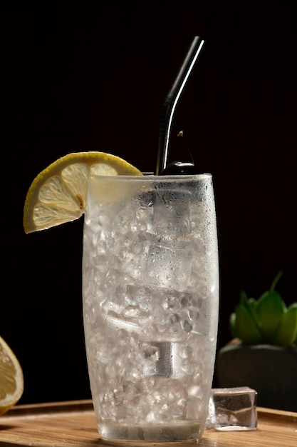 Close up on Collins Glass cocktail