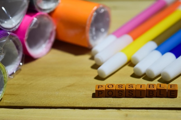 Photo close-up of colored pencils on table