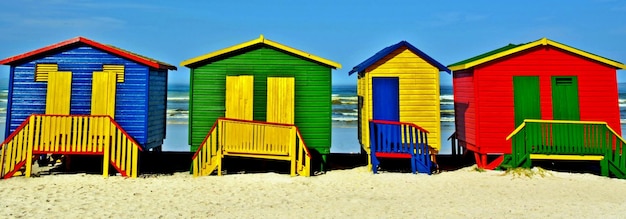 Photo close up of colorful changing huts on the beach in muizenberg