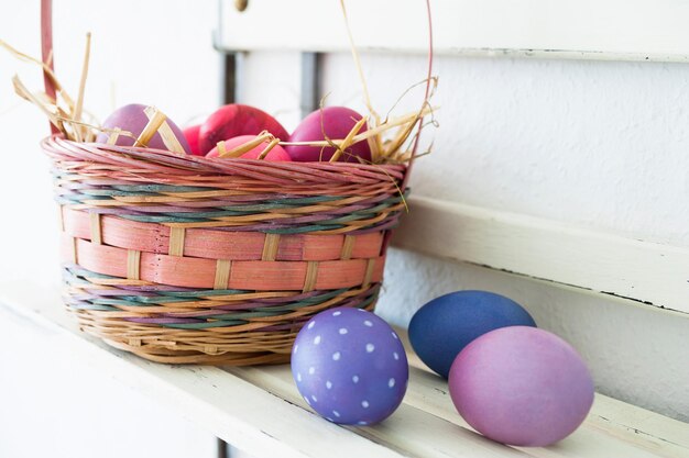 Photo close-up of colorful eggs in basket