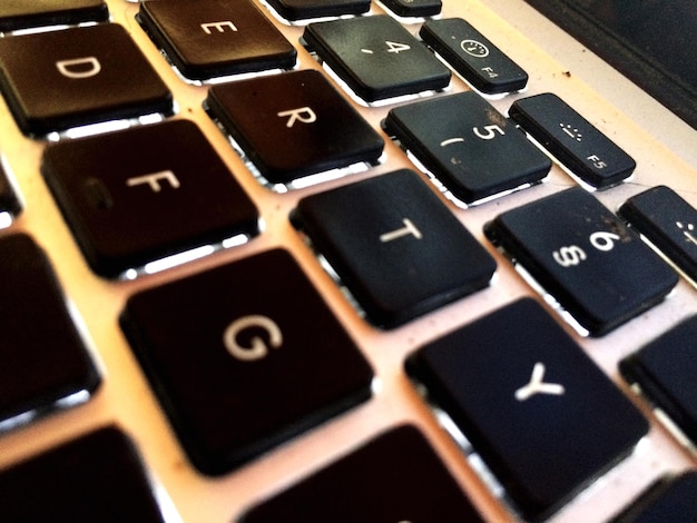 Photo close-up of computer keyboard