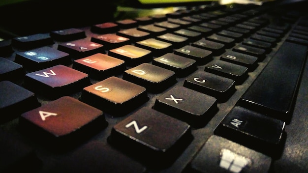 Foto close-up della tastiera del computer