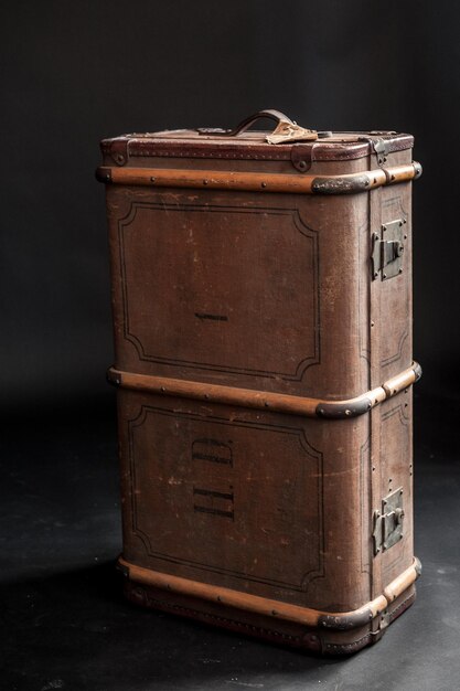 Photo close-up of container in room