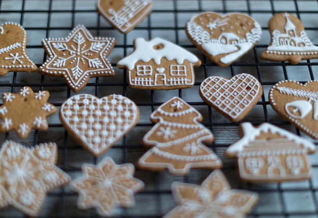 Photo close-up of cookies on cooling rack