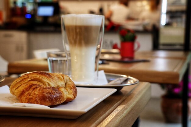 Foto prossimo piano dei biscotti sul tavolo