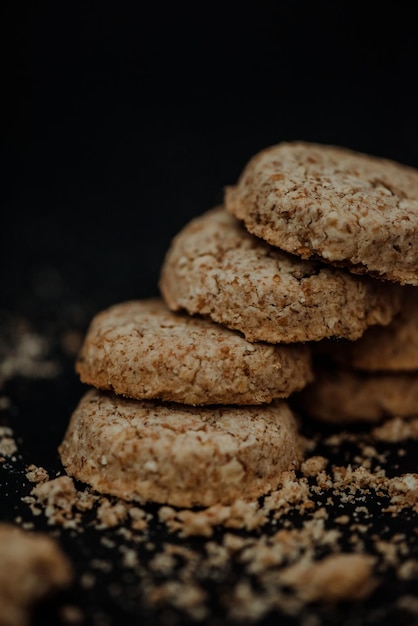 Foto prossimo piano dei biscotti sul tavolo