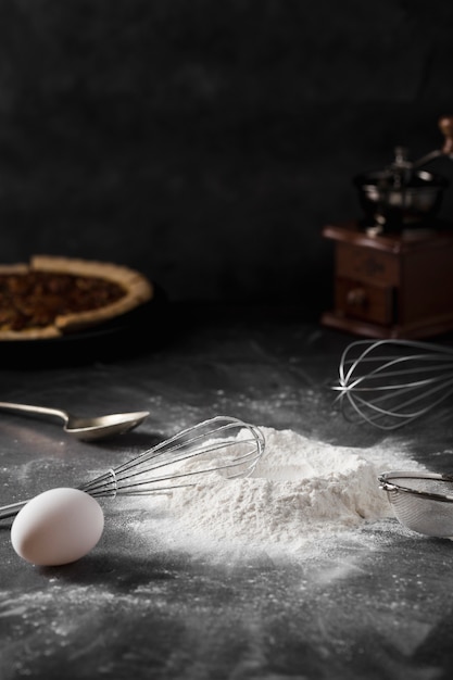 Photo close-up cooking flour and egg with whisk