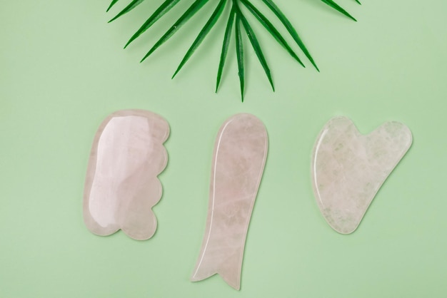 Close Up Cosmetische Massage Roze Jade Gua Sha Schrapers voor Gezichts- en Lichaamsverzorging Spa