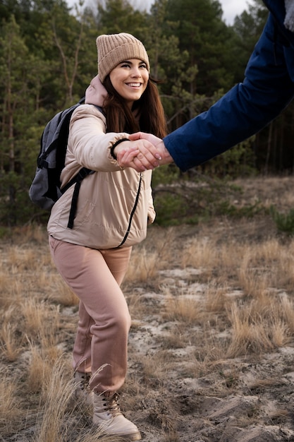 Photo close up couple holding hands