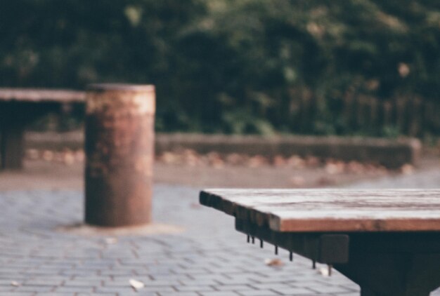 Photo close-up of cropped bench