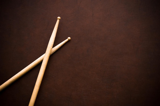 Photo close-up of cropped drum sticks