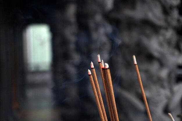 Foto close-up della croce nel tempio