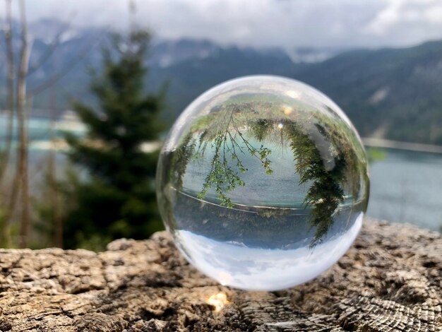 Foto prossimo piano della sfera di cristallo