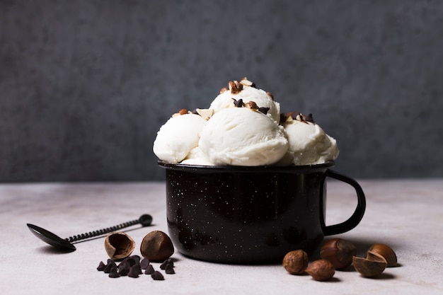 Foto close-up tazza riempita con sorbetto fatto in casa