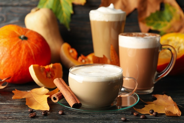 Photo close-up of a cup of pumpkin latte