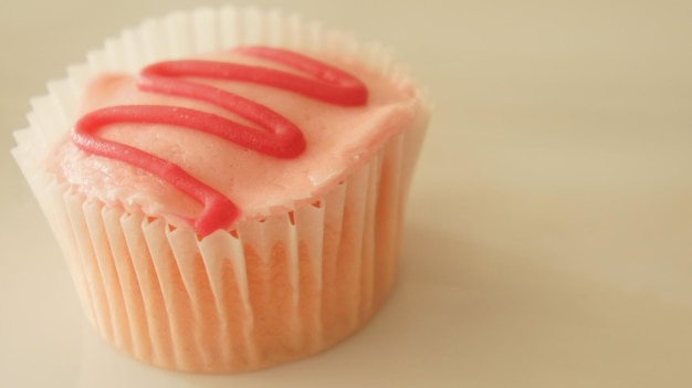 テーブルの上のカップケーキのクローズアップ