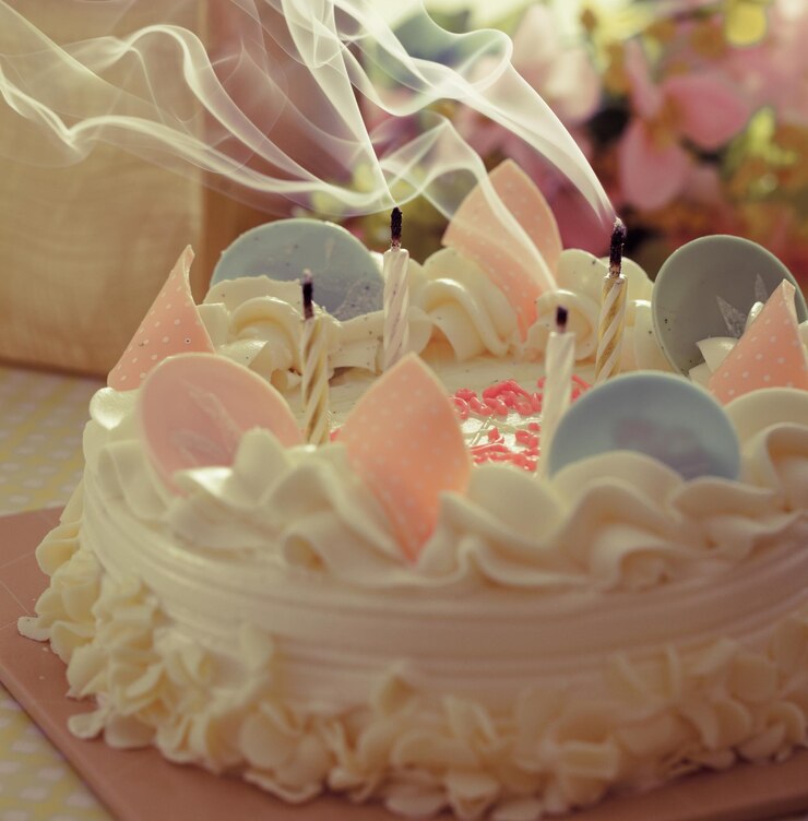 Photo ケーキの上にあるカップケーキのクローズアップ