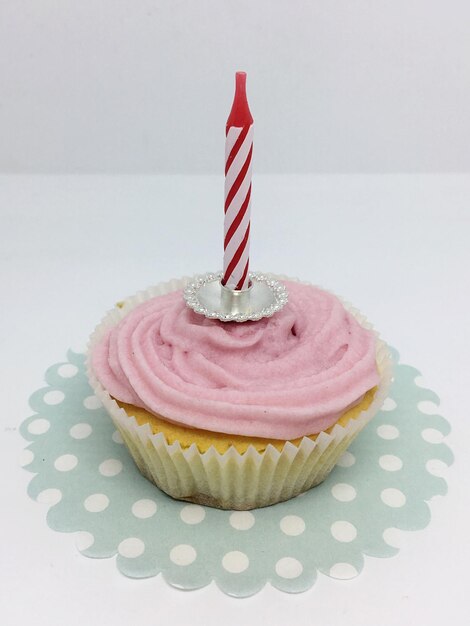 Photo close-up of cupcakes on cake