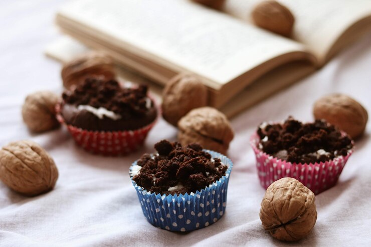 Photo close-up of cupcakes on table