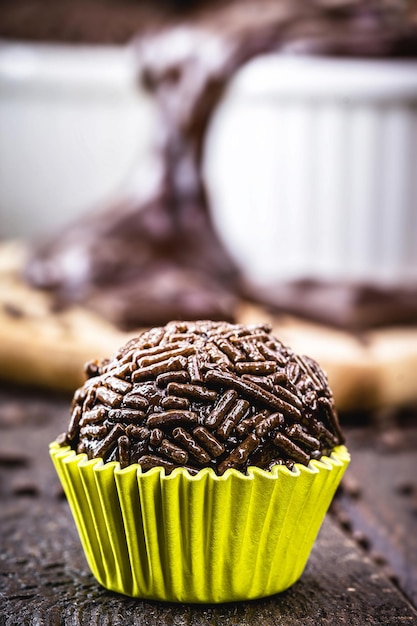 Photo close-up of cupcakes on table