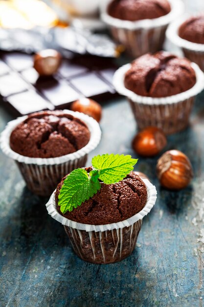 Photo close-up of cupcakes on table