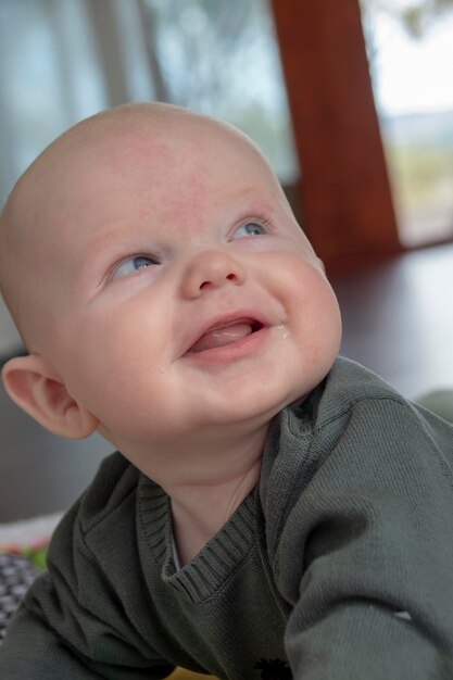 Photo close-up of cute baby on bed