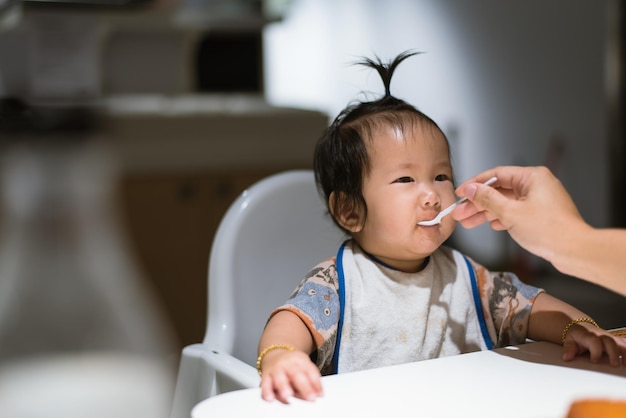 かわいい男の子のクローズアップ