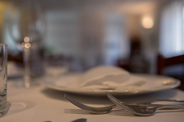 Photo close-up of cutlery on table