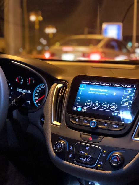 Photo close-up of dashboard in car at night