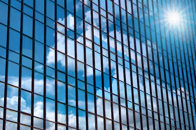 Close-up de bouwglas wolkenkrabbers met wolk, Bedrijfsconcept architectuur