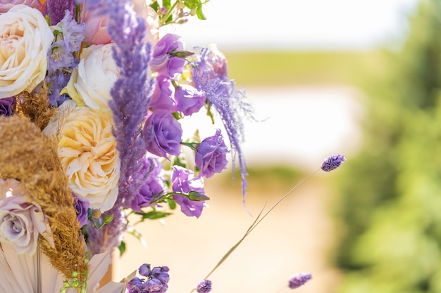 Close-up decoratie met verse bloemen van locaties.