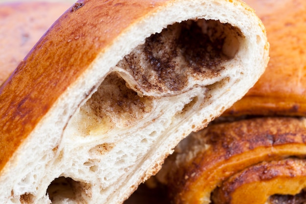 Primo piano di un delizioso panino di grano fresco