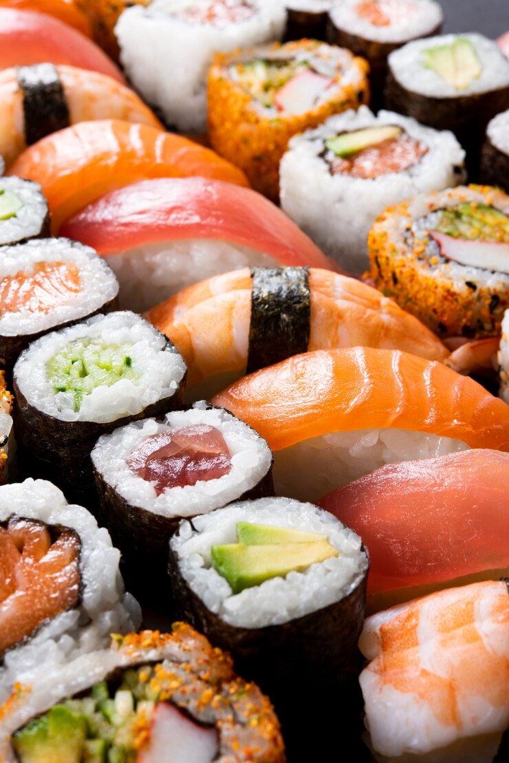 Крупным планом вкусные суши роллы