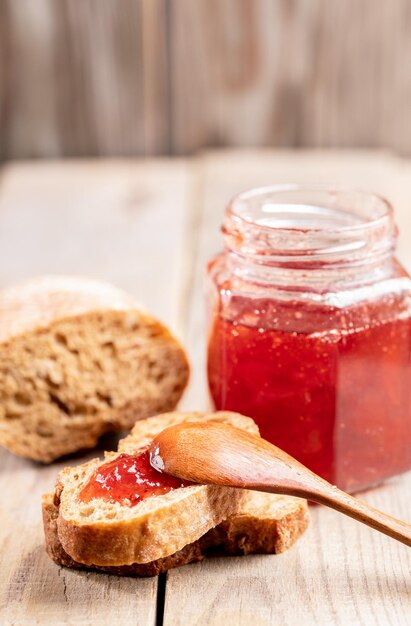 Photo close-up of dessert in jar on table