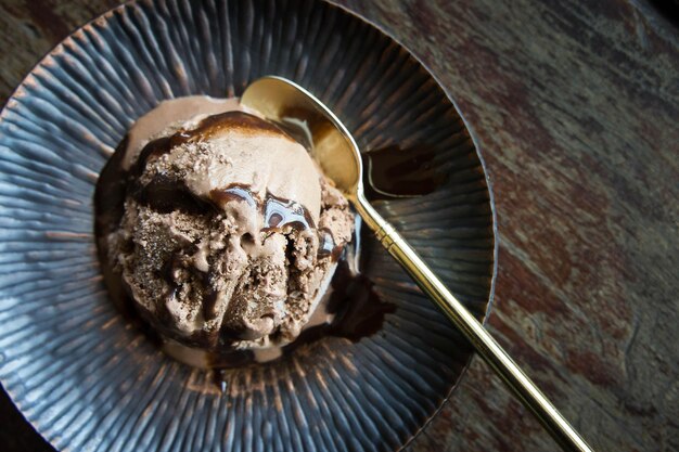 Foto prossimo piano del dessert nel piatto