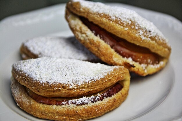 Photo close-up of dessert in plate