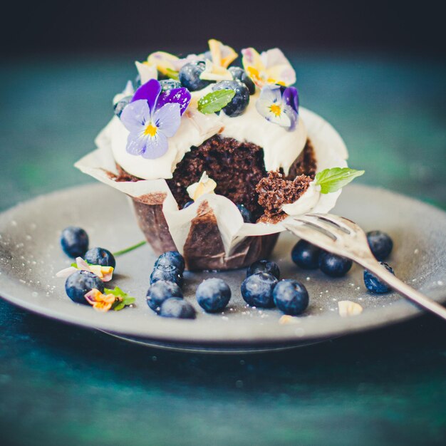 Foto prossimo piano del dessert nel piatto