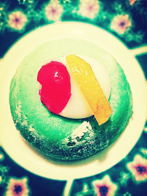 Photo close-up of dessert served on table