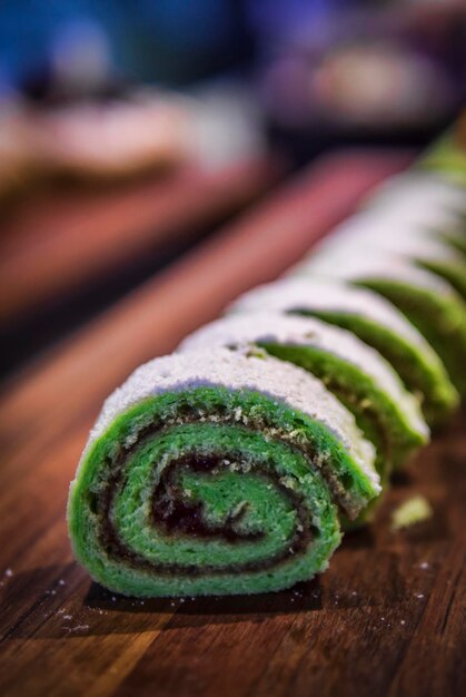 Photo close-up of dessert on table