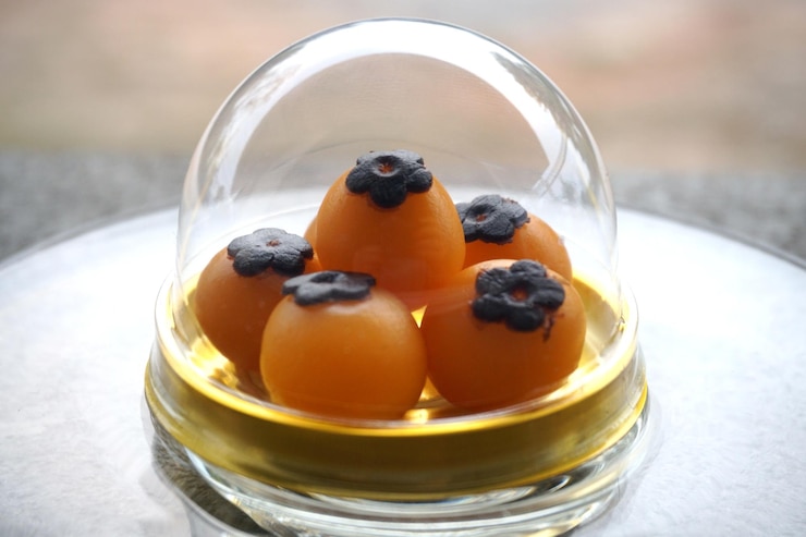 Photo close-up of dessert on table