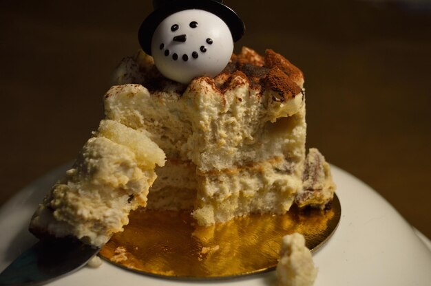 Foto close-up del dessert con l'uomo di neve